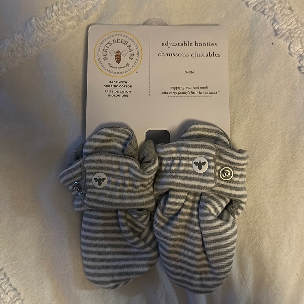 Burt’s Bees Baby grey and white striped booties NWT 0-3mos